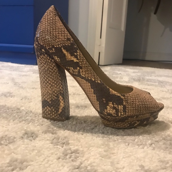 BCBG PLATFORMS - Picture 6 of 6